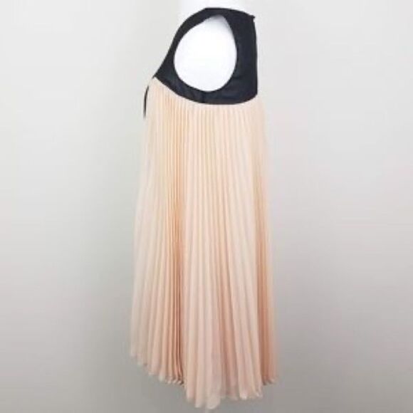- Erin by Erin Fetherston | Colorblock Pleated Dress 👗 size 6 - Picture 4 of 5